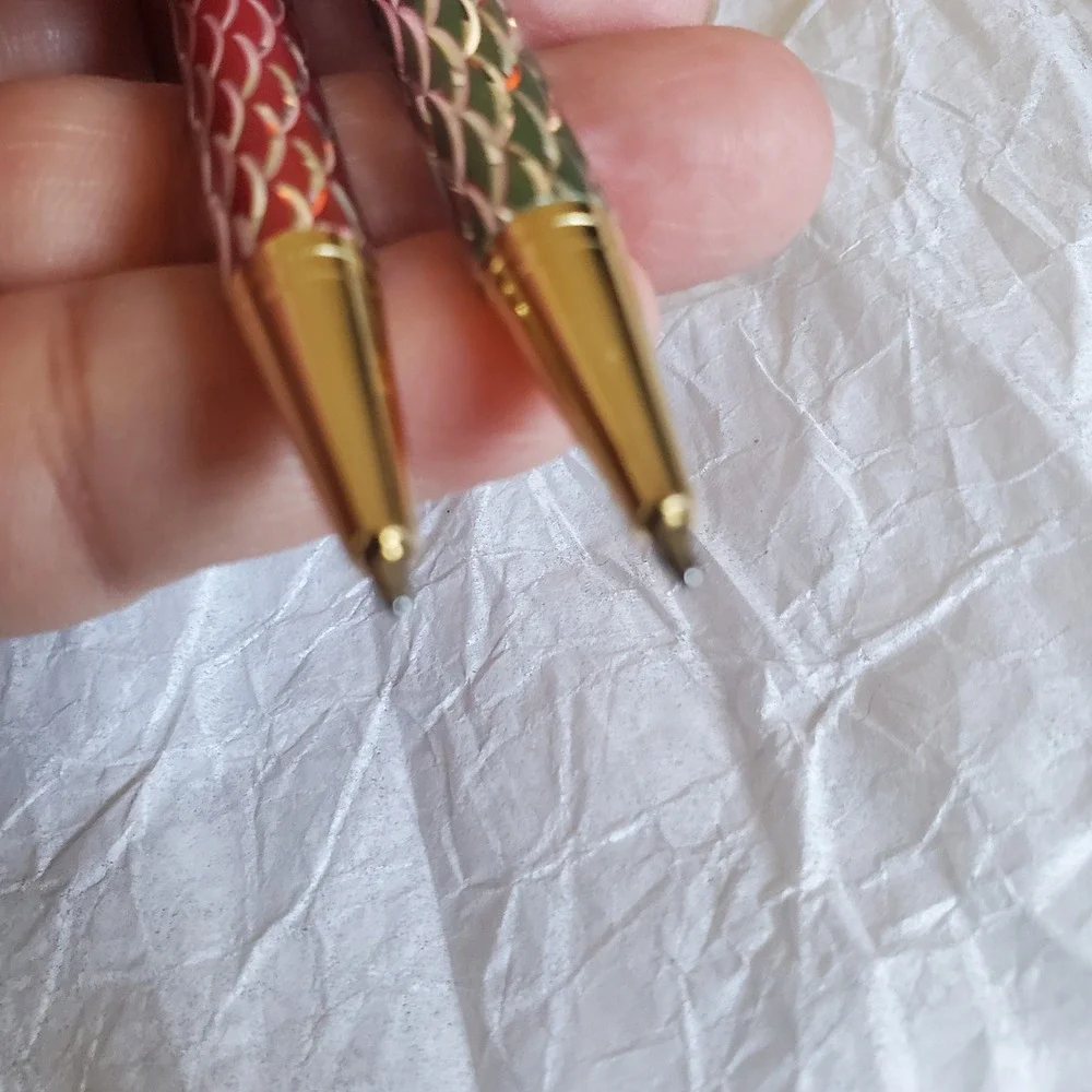 Vintage Style Angel Cherub Ballpoint Pen Set Red and Green Scalloped Pattern